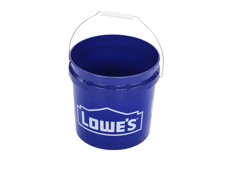Lowe's 2 Gallon(s) Plastic General bucket