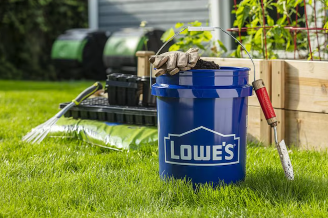 Lowe's 5 Gallon(s) BPA-Free Plastic General bucket